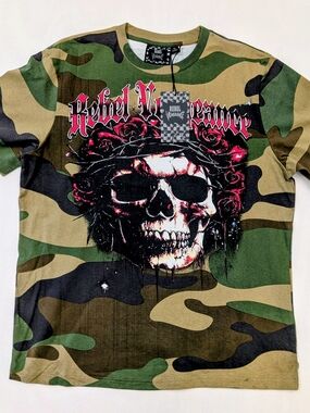 Rebel Vengeance Camo T-Shirt Skull Red Roses Graphic NWT XL Mens Tee